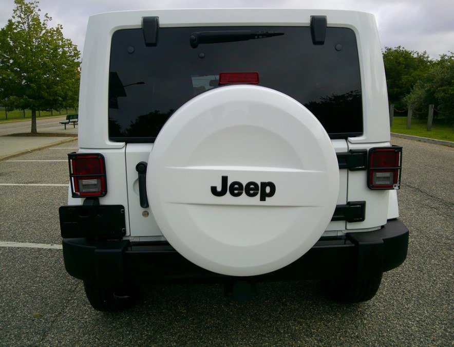 Used 2018 Jeep Wrangler Unlimited Sahara AWD/4WD image 27