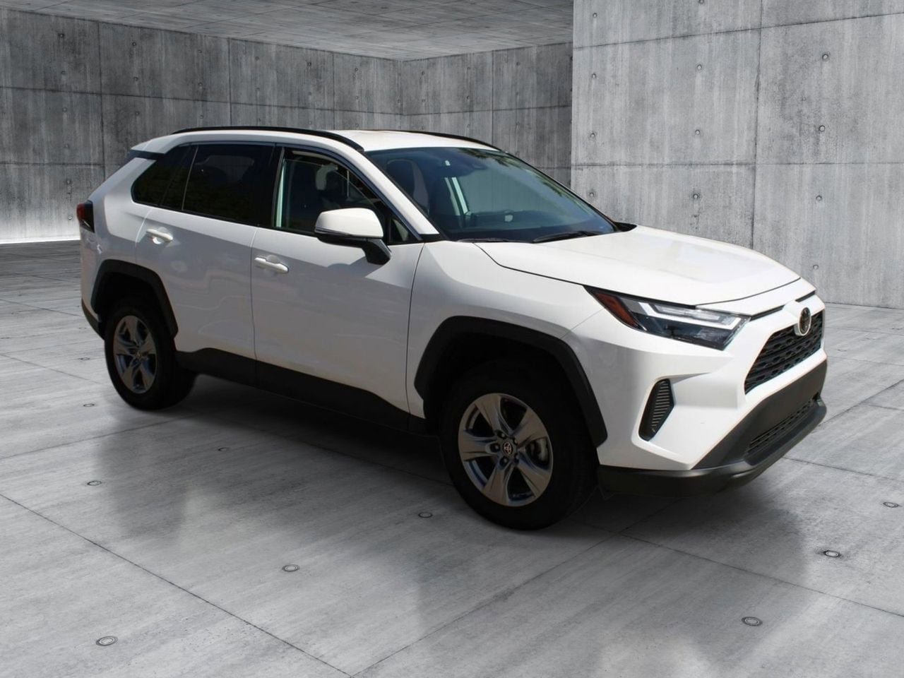 Used 2025 Toyota RAV4 XLE FWD image 6