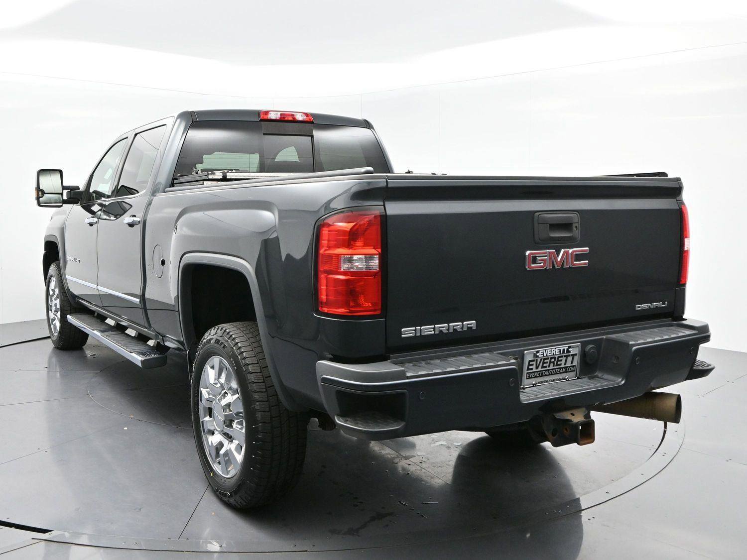 Used 2017 GMC Sierra 2500 Denali w/ Duramax Plus Package AWD/4WD image 6