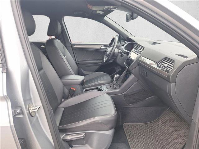 Used 2022 Volkswagen Tiguan SE R-Line image 20