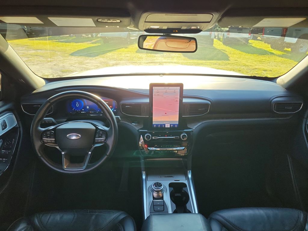 Used 2022 Ford Explorer Platinum w/ Equipment Group 601A image 29