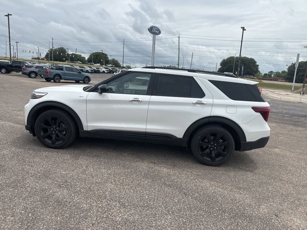 Used 2023 Ford Explorer ST-Line w/ Class IV Trailer Tow Package RWD image 8