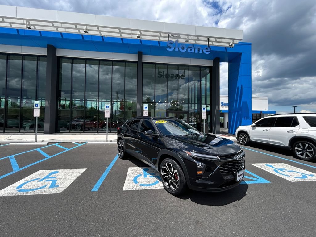 Used 2024 Chevrolet Trax RS w/ Sunroof Package FWD image 30