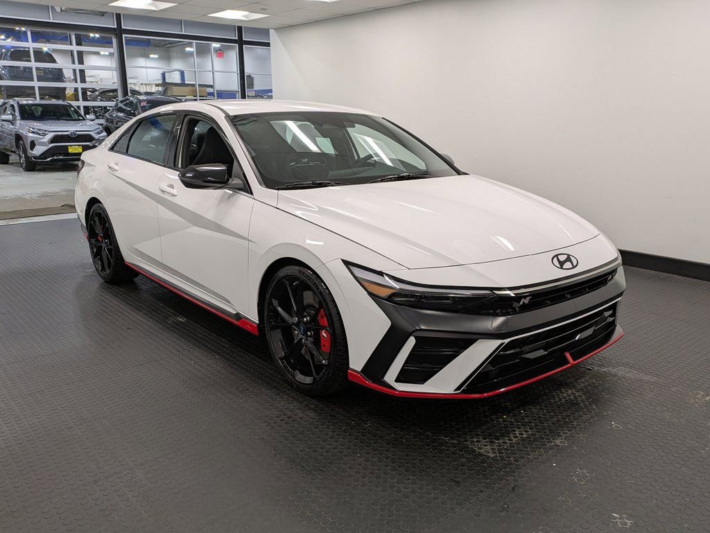 Used 2025 Hyundai Elantra N Base image 3