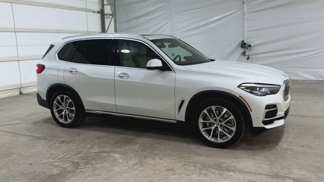 Used 2022 BMW X5 sDrive40i w/ Premium Package RWD image 2