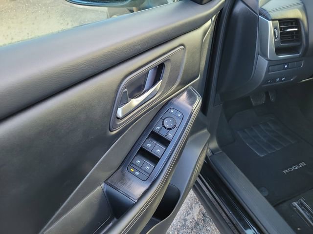 Used 2024 Nissan Rogue SV FWD image 13