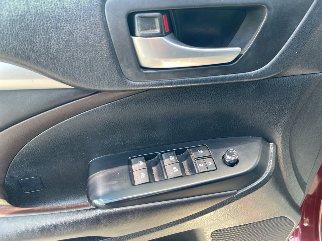 Used 2016 Toyota Highlander XLE FWD image 24