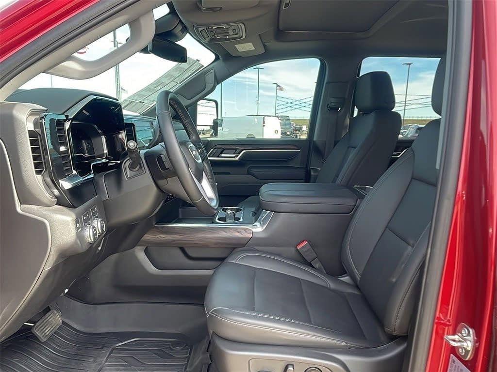 New 2025 GMC Sierra 2500 SLT w/ SLT Premium Package image 17