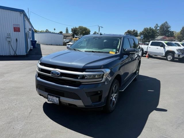 Used 2022 Ford Expedition XLT AWD/4WD image 3