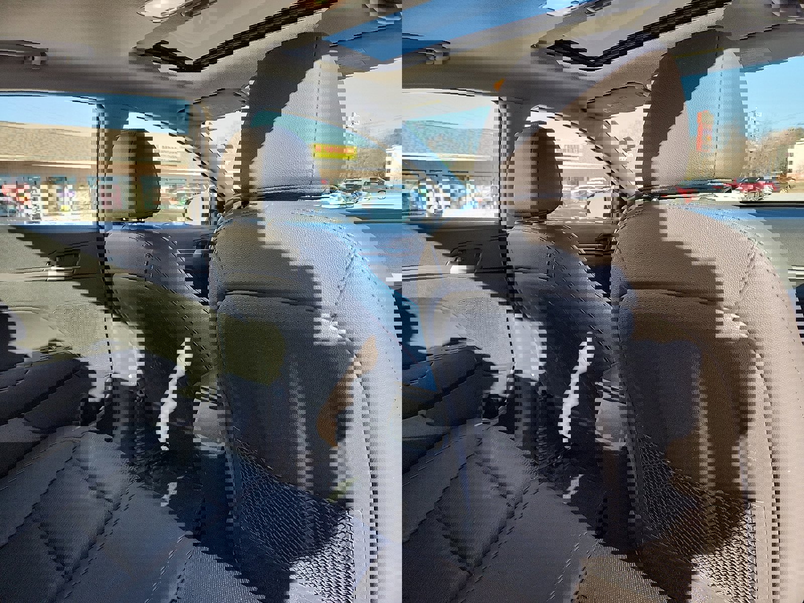 Used 2017 Hyundai Elantra Limited w/ Limited Tech Package 04 image 30