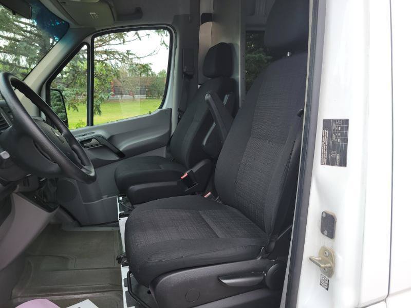 Used 2017 Freightliner Sprinter 3500 RWD image 17