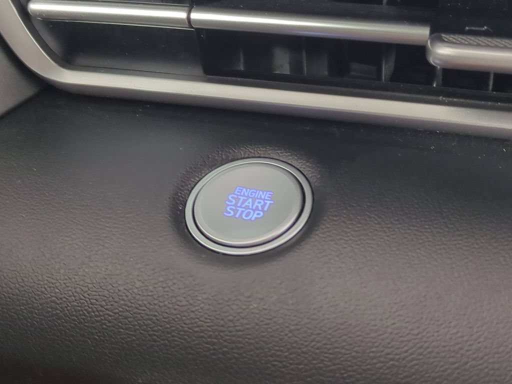 Used 2023 Hyundai Elantra SEL FWD image 33