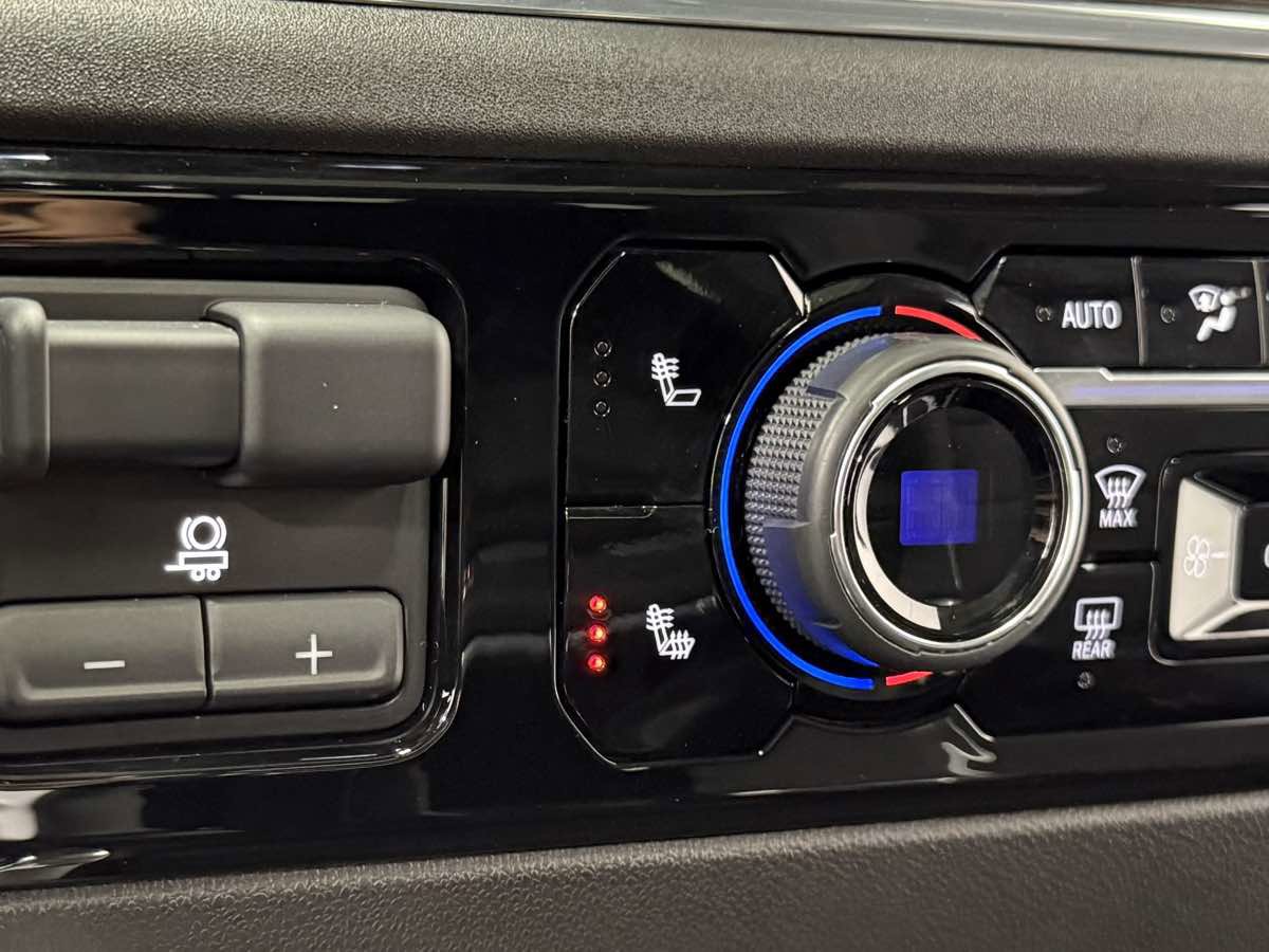 Used 2024 Chevrolet Silverado 1500 RST w/ Convenience Package II image 27