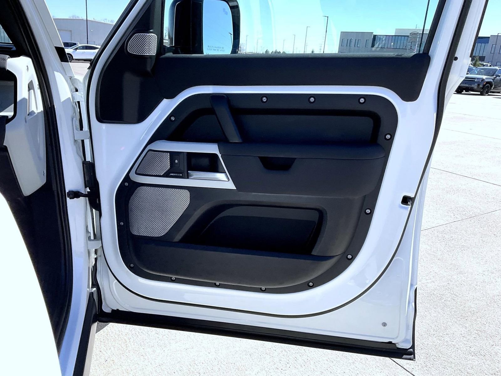 Used 2023 Land Rover Defender 130 SE image 17