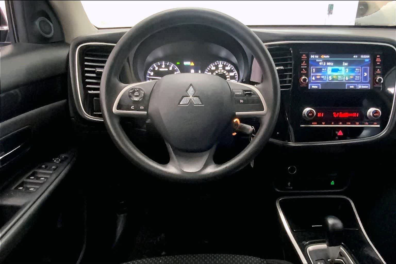 Used 2020 Mitsubishi Outlander ES image 12