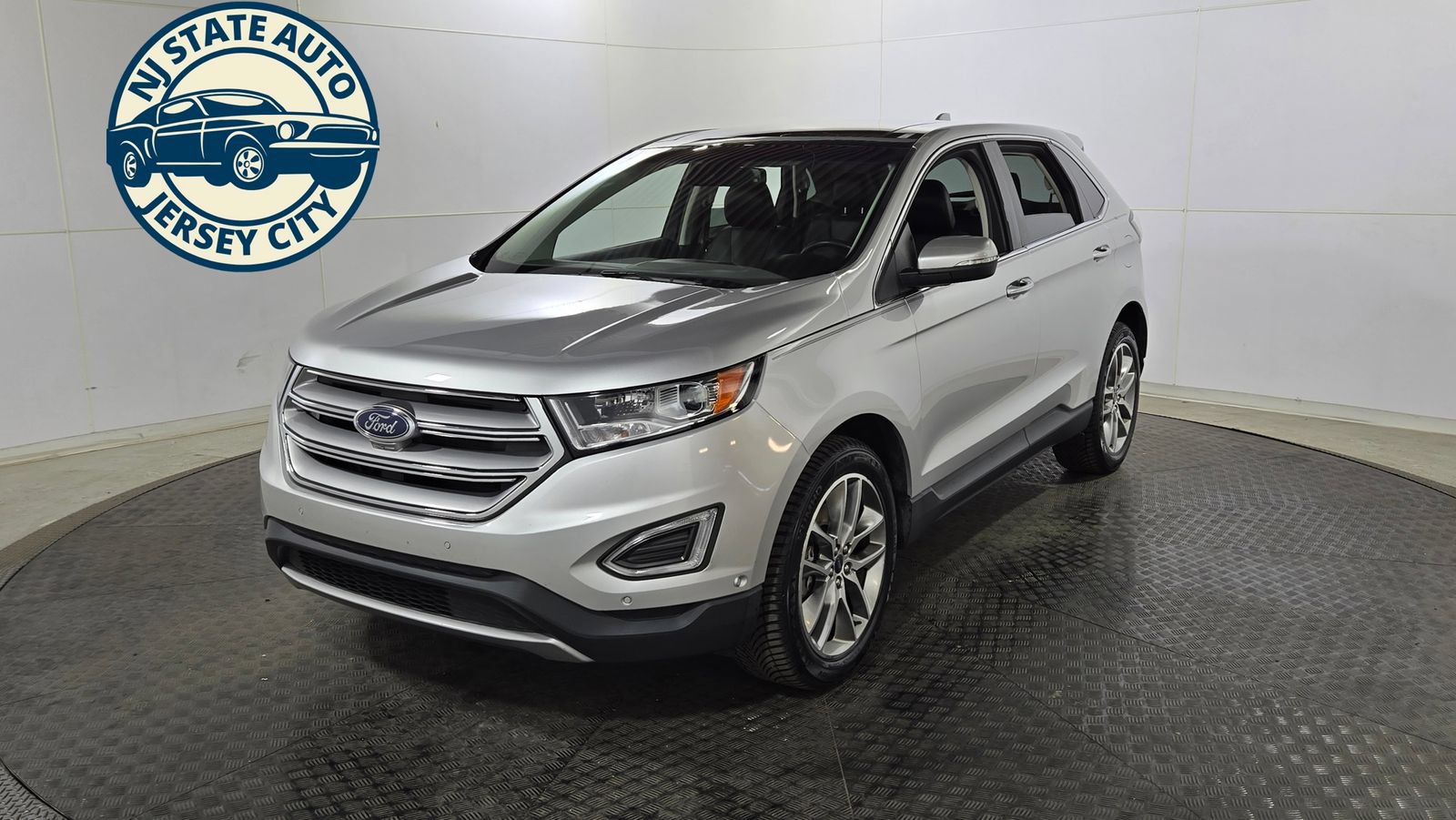 Used 2018 Ford Edge Titanium w/ Equipment Group 302A AWD/4WD image 3