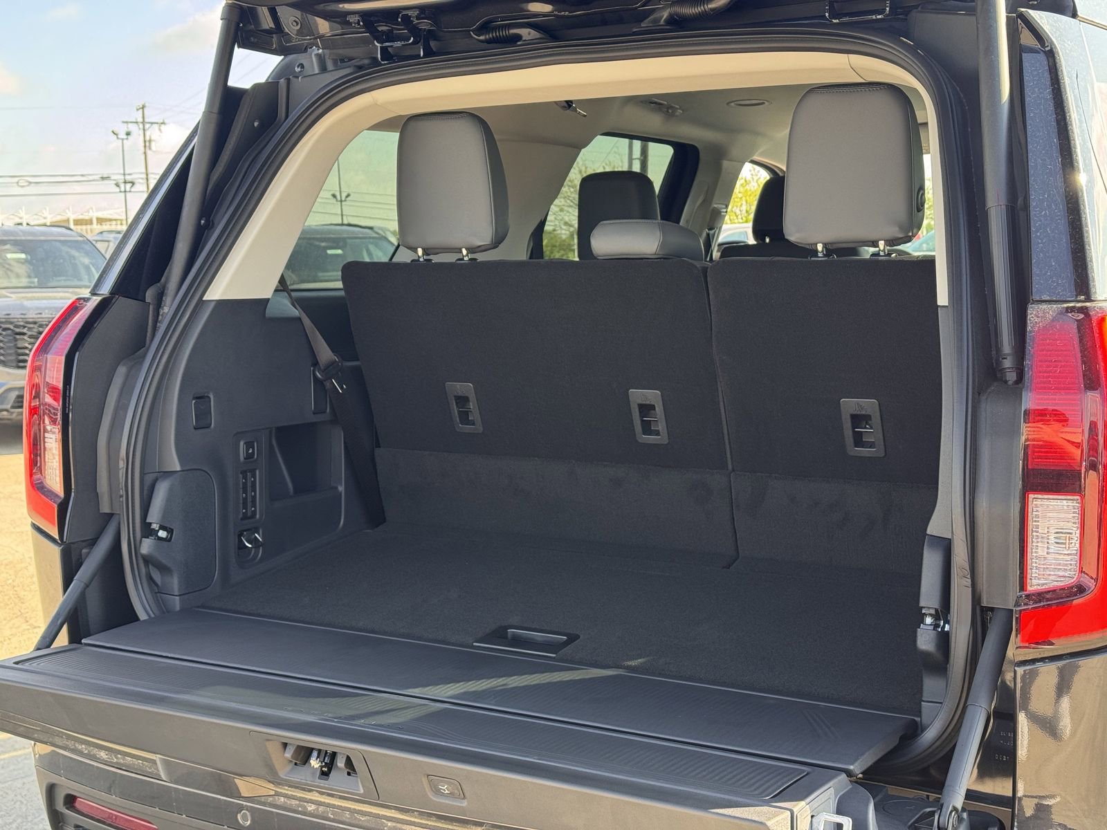 New 2026 Ford Expedition Active image 25