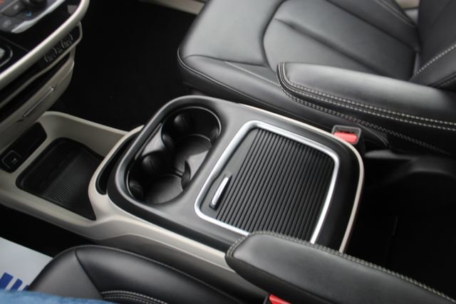 Used 2024 Chrysler Pacifica Touring-L image 24