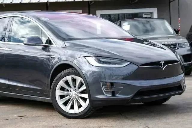 Used 2018 Tesla Model X 100D image 11