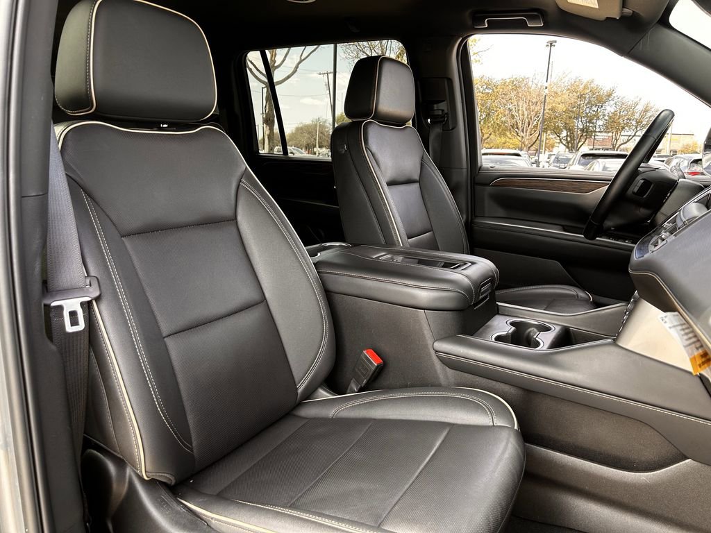 Used 2024 Chevrolet Suburban Premier image 28
