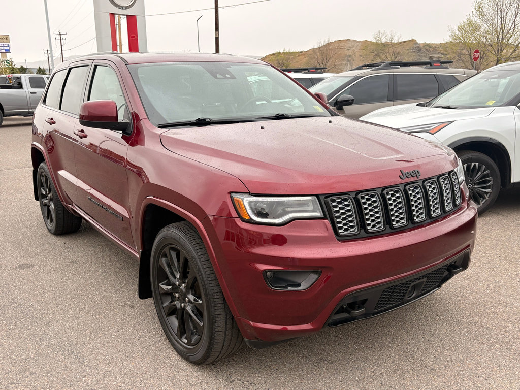 Used 2022 Jeep Grand Cherokee Altitude AWD/4WD image 7