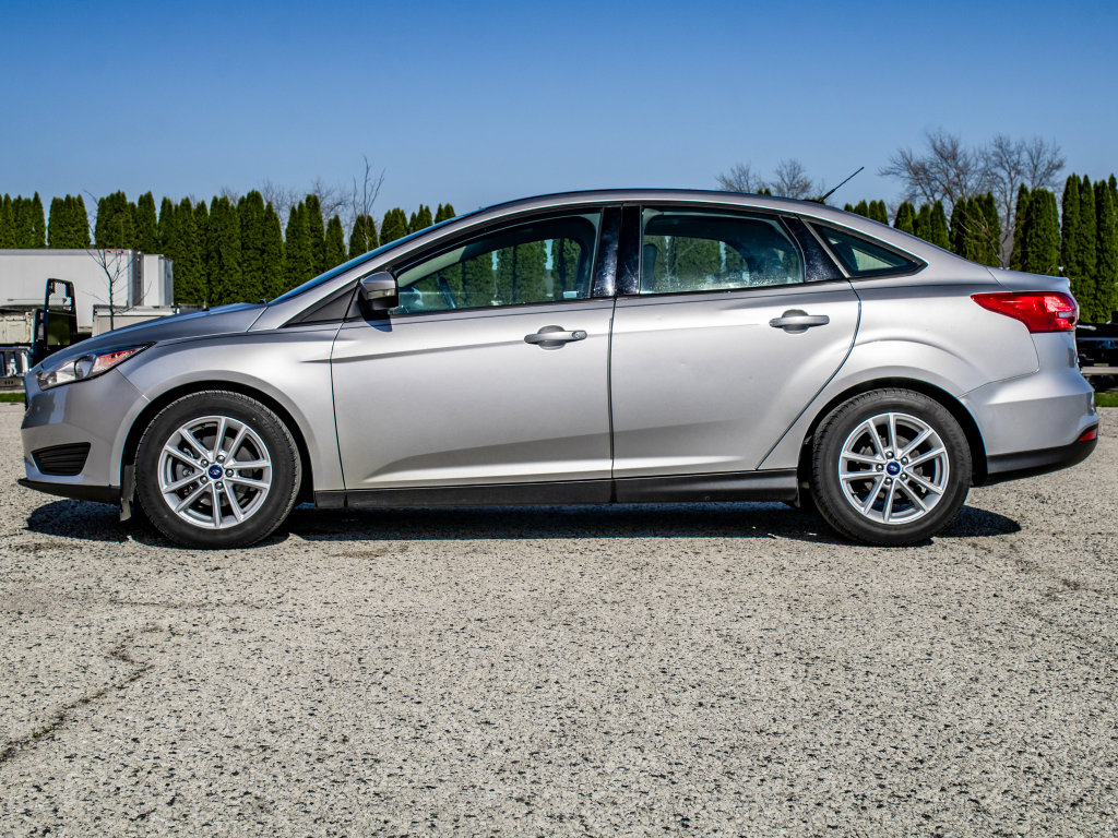 Used 2017 Ford Focus SE w/ Cold Weather Package image 4