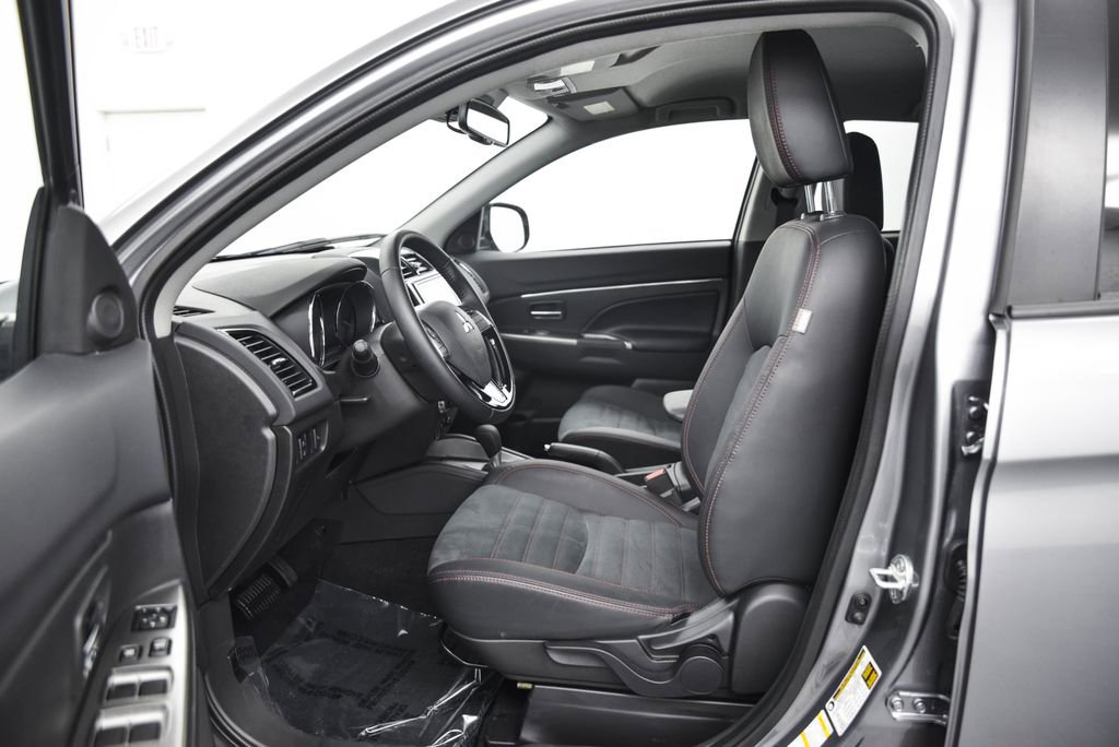 Used 2025 Mitsubishi Outlander Sport SE image 13