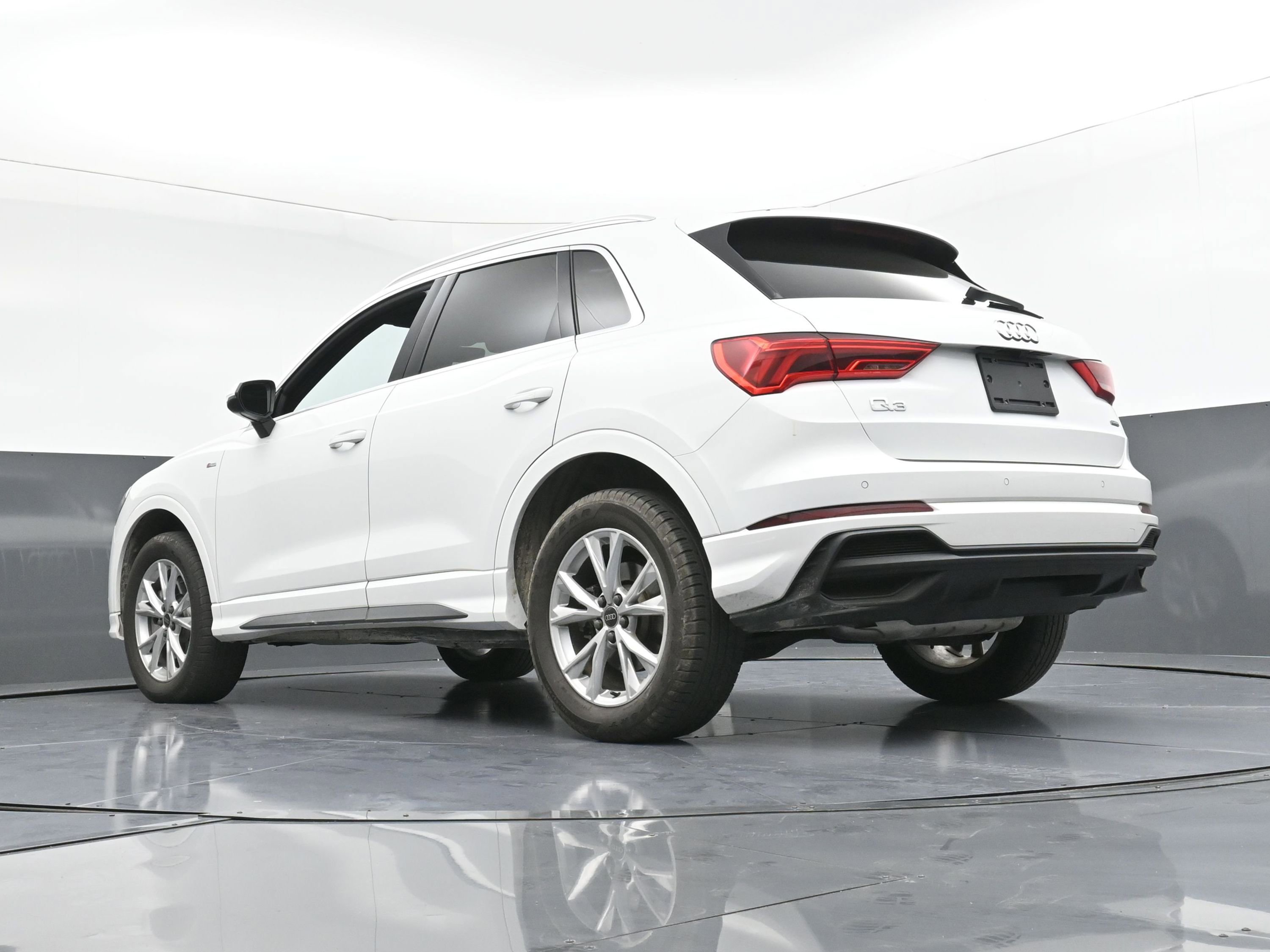 Used 2023 Audi Q3 2.0T Premium w/ Convenience Package image 26