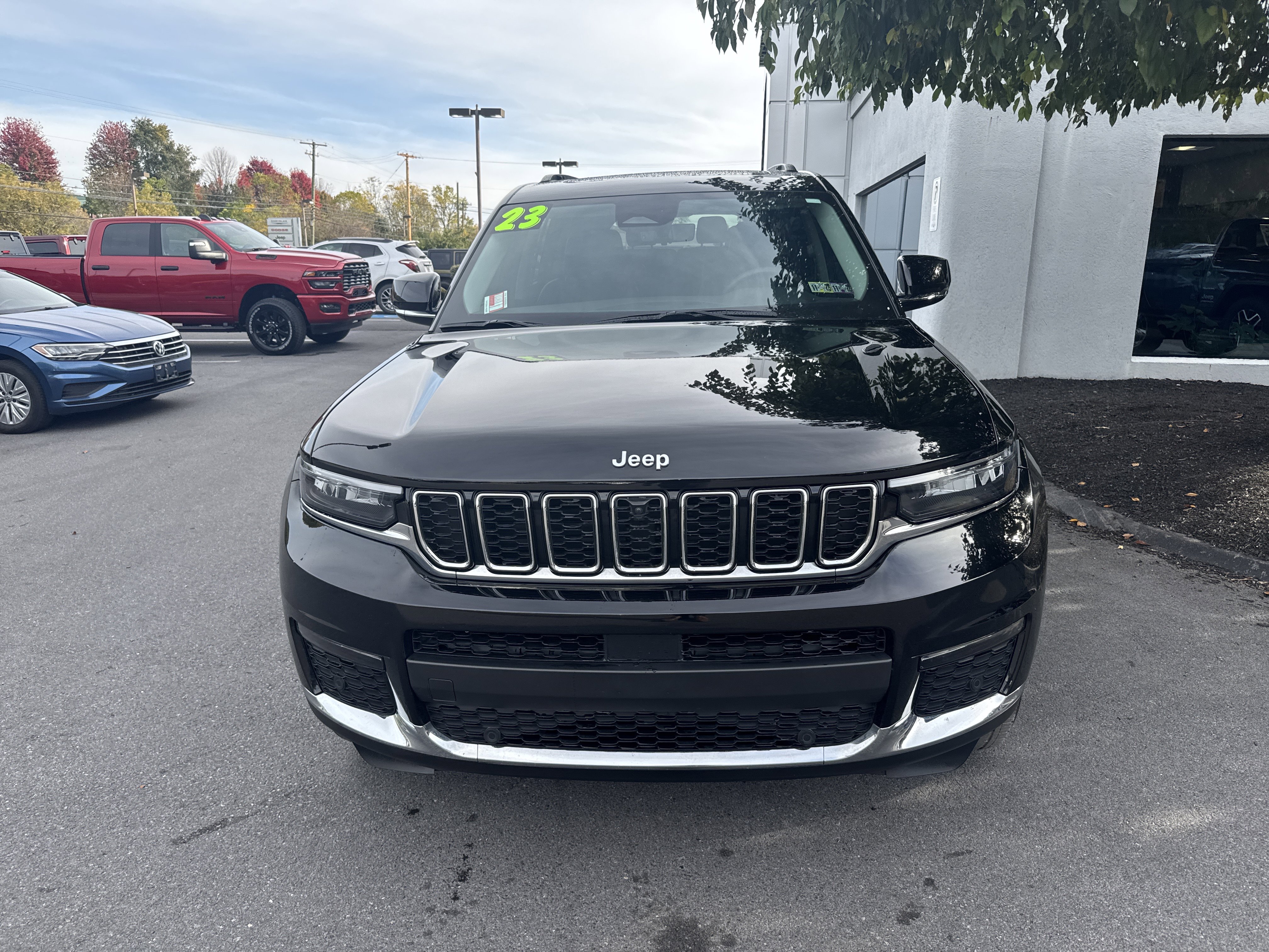 Used 2023 Jeep Grand Cherokee L Limited w/ Luxury Tech Group II image 9