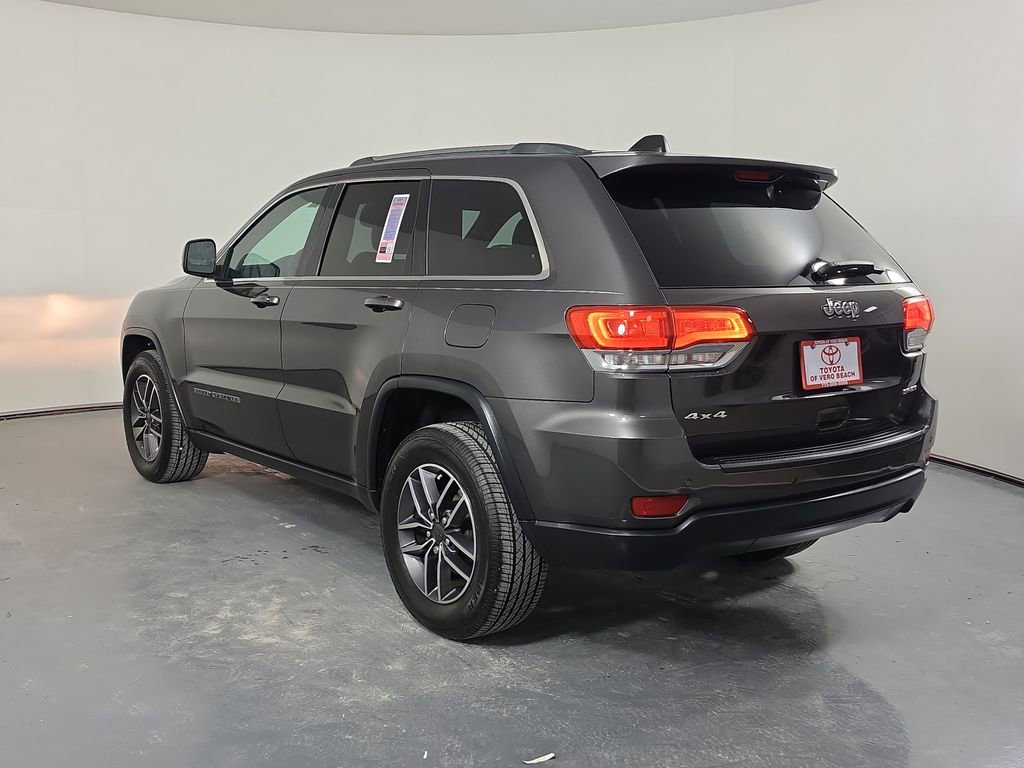 Used 2019 Jeep Grand Cherokee Laredo w/ Laredo X Package AWD/4WD image 4