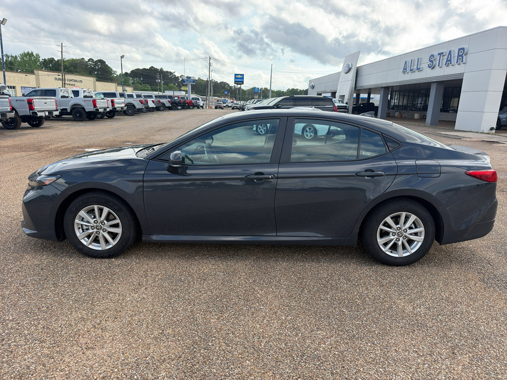 Used 2025 Toyota Camry LE FWD image 2