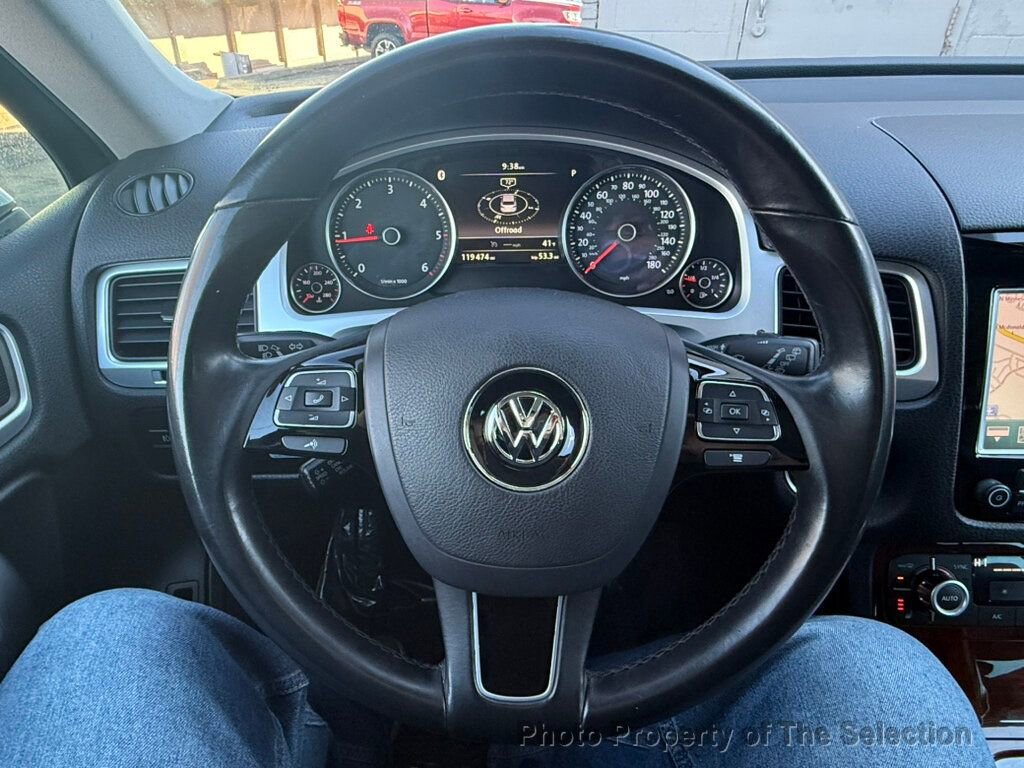 Used 2014 Volkswagen Touareg TDI image 21