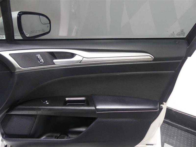 Used 2017 Ford Fusion SE w/ Fusion SE Technology Package image 25