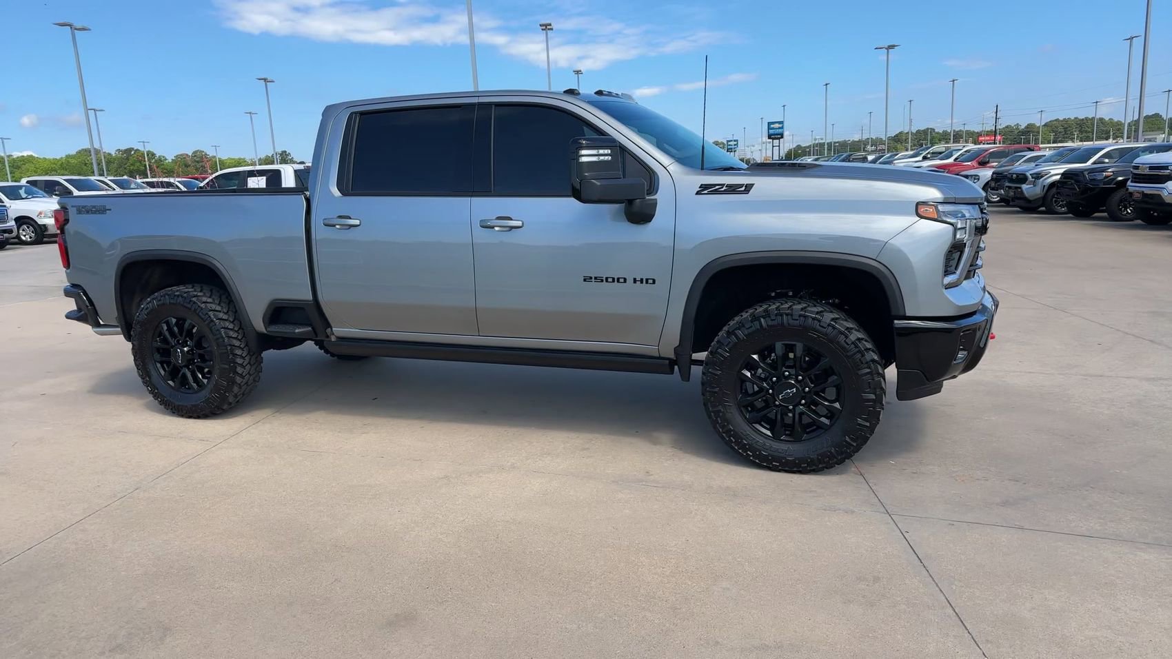 Used 2025 Chevrolet Silverado 2500 LTZ w/ LTZ Plus Package AWD/4WD image 9