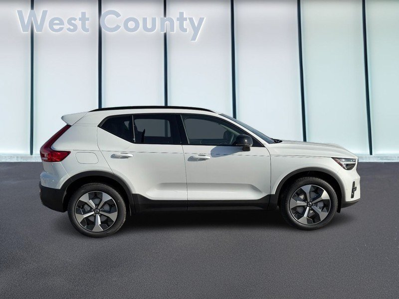 New 2026 Volvo XC40 B4 Plus w/ Climate Package FWD image 2