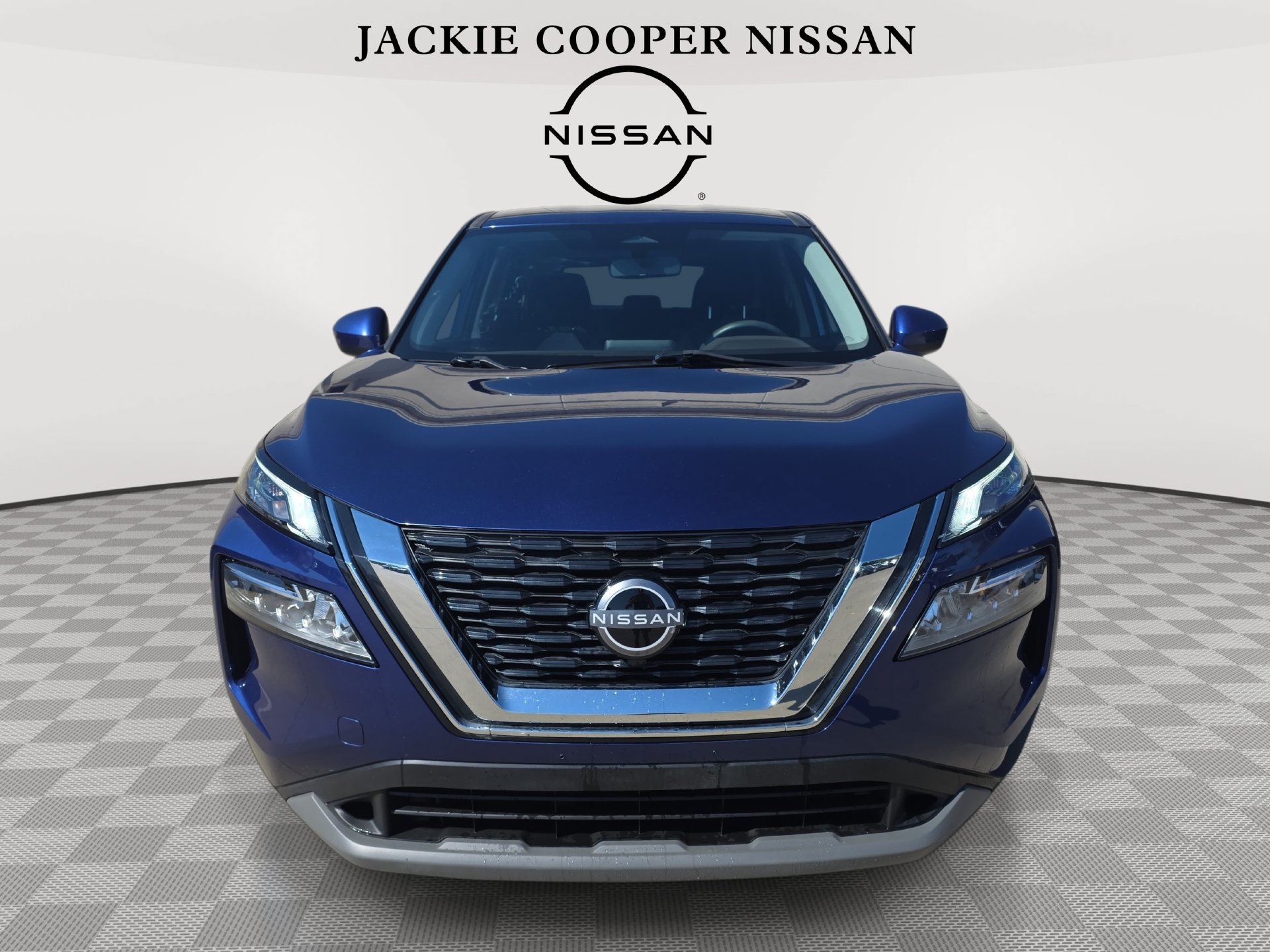 Used 2023 Nissan Rogue SV AWD/4WD image 2