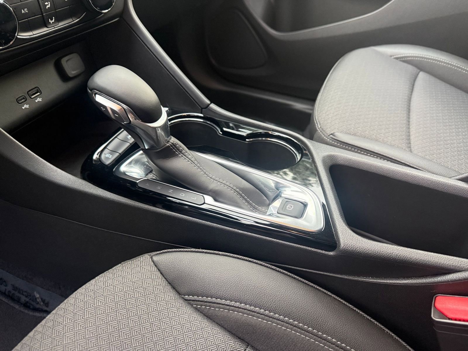 Used 2025 Buick Encore GX Preferred image 37