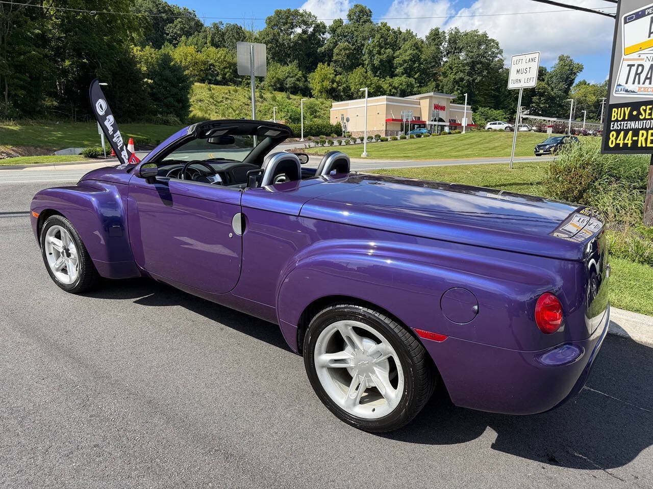 Used 2004 Chevrolet SSR w/ Preferred Equipment Group RWD image 10