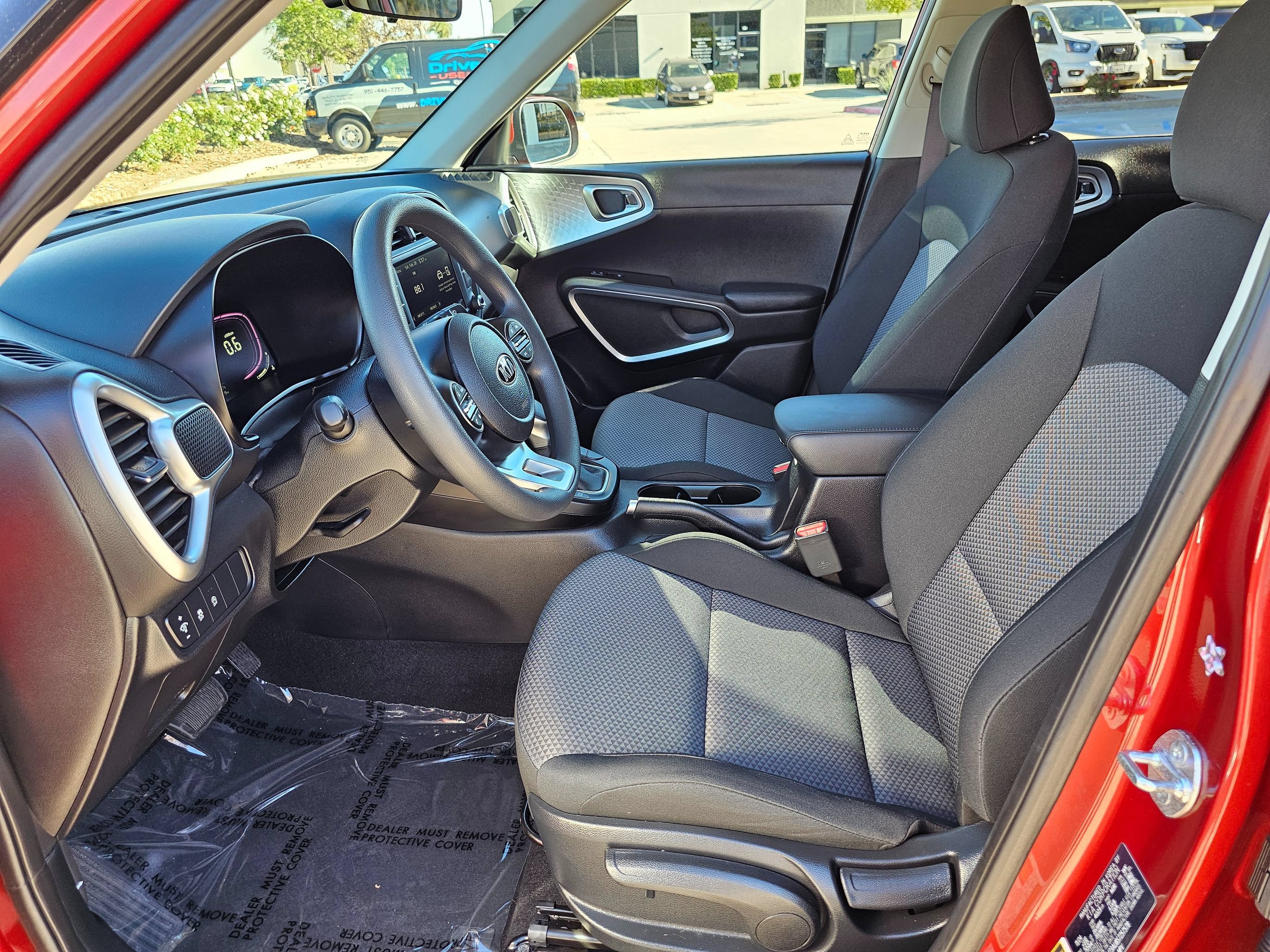 Used 2025 Kia Soul LX w/ LX Technology Package FWD image 16