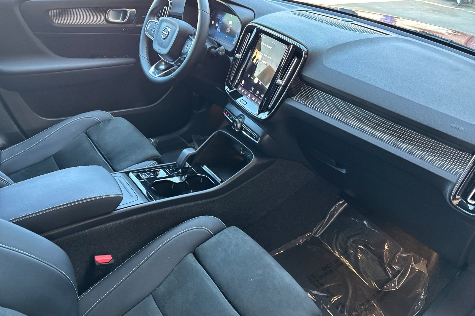 Used 2023 Volvo XC40 B5 Plus w/ Driver Assist Package AWD/4WD image 19