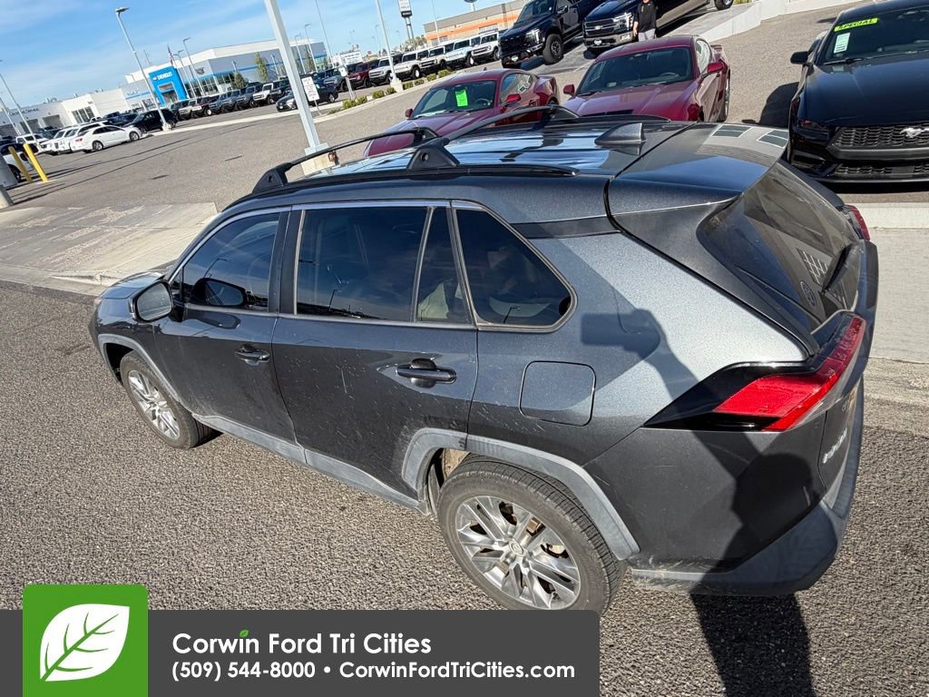 Used 2020 Toyota RAV4 XLE Premium image 9