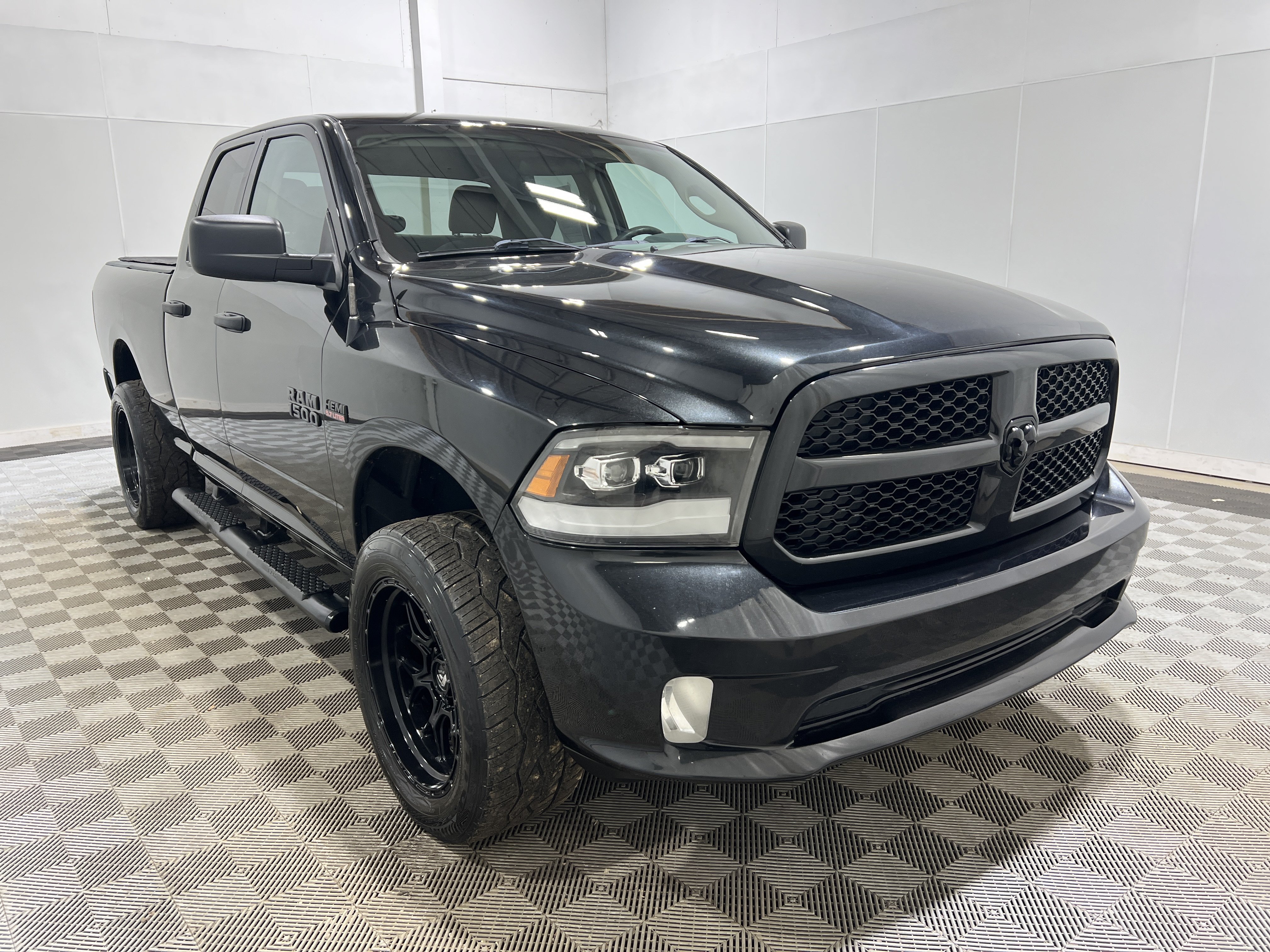 Used 2018 RAM 1500 Express w/ Express Value Package AWD/4WD image 5