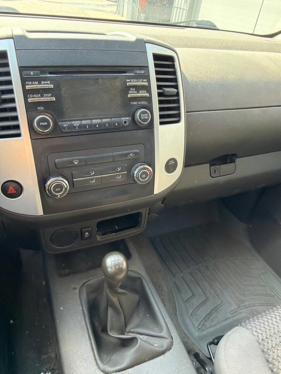 Used 2013 Nissan Frontier SV image 12