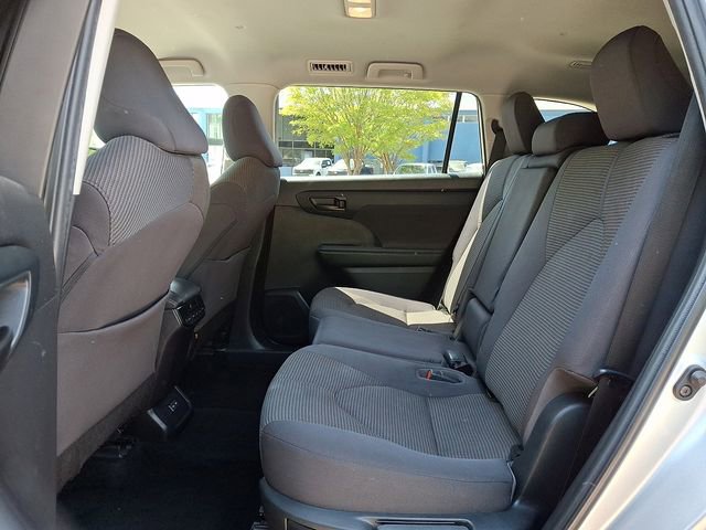 Used 2023 Toyota Highlander L FWD image 12
