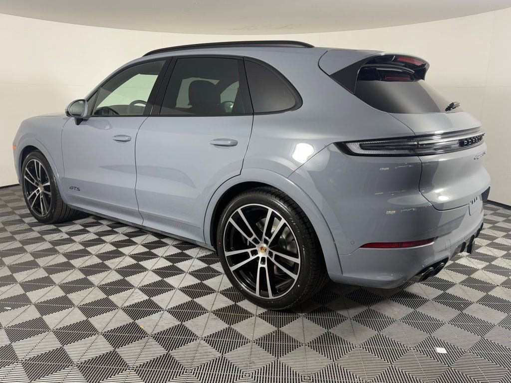 New 2026 Porsche Cayenne GTS image 3