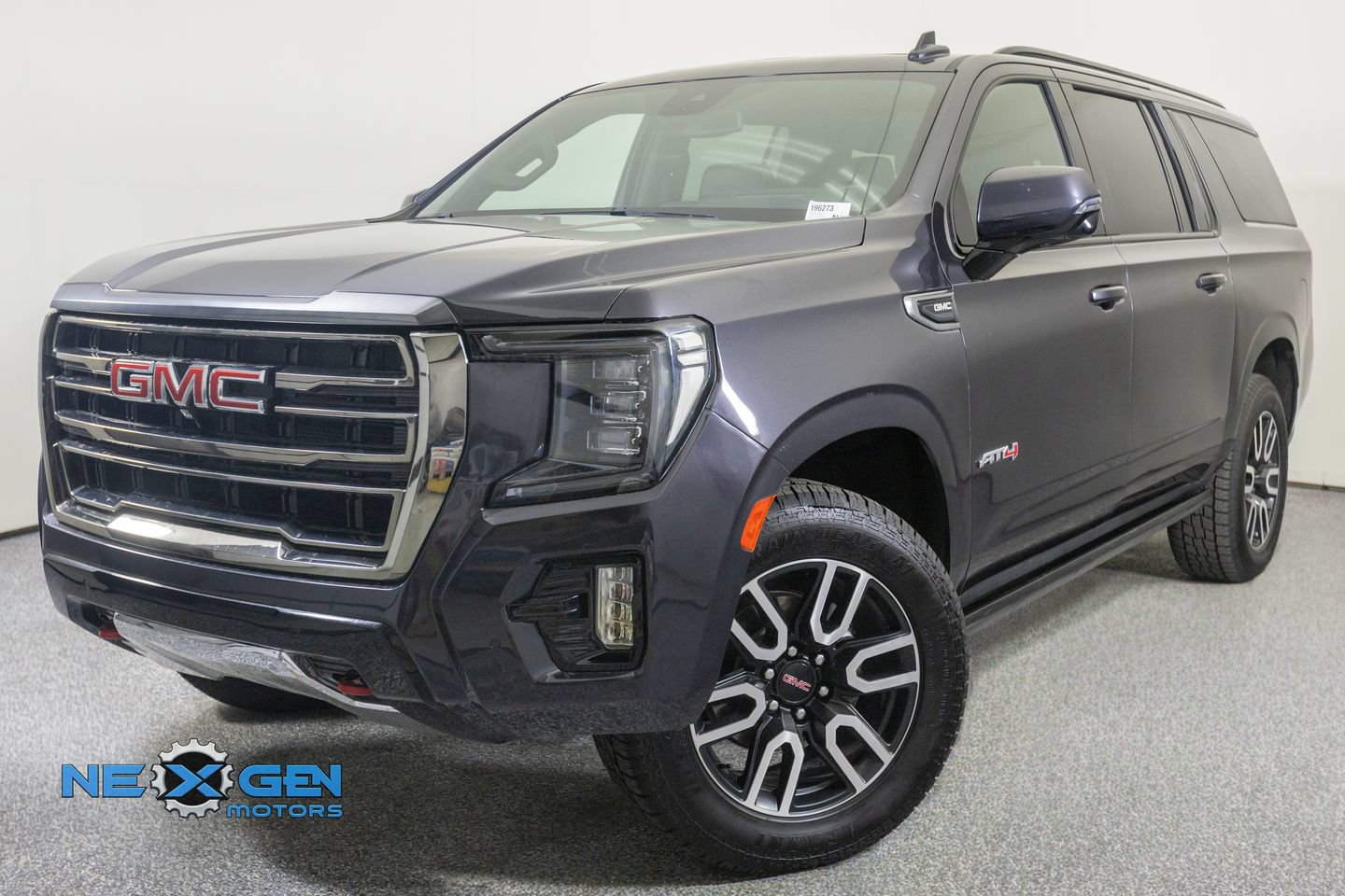Used 2023 GMC Yukon XL AT4 w/ AT4 Premium Package AWD/4WD image 11