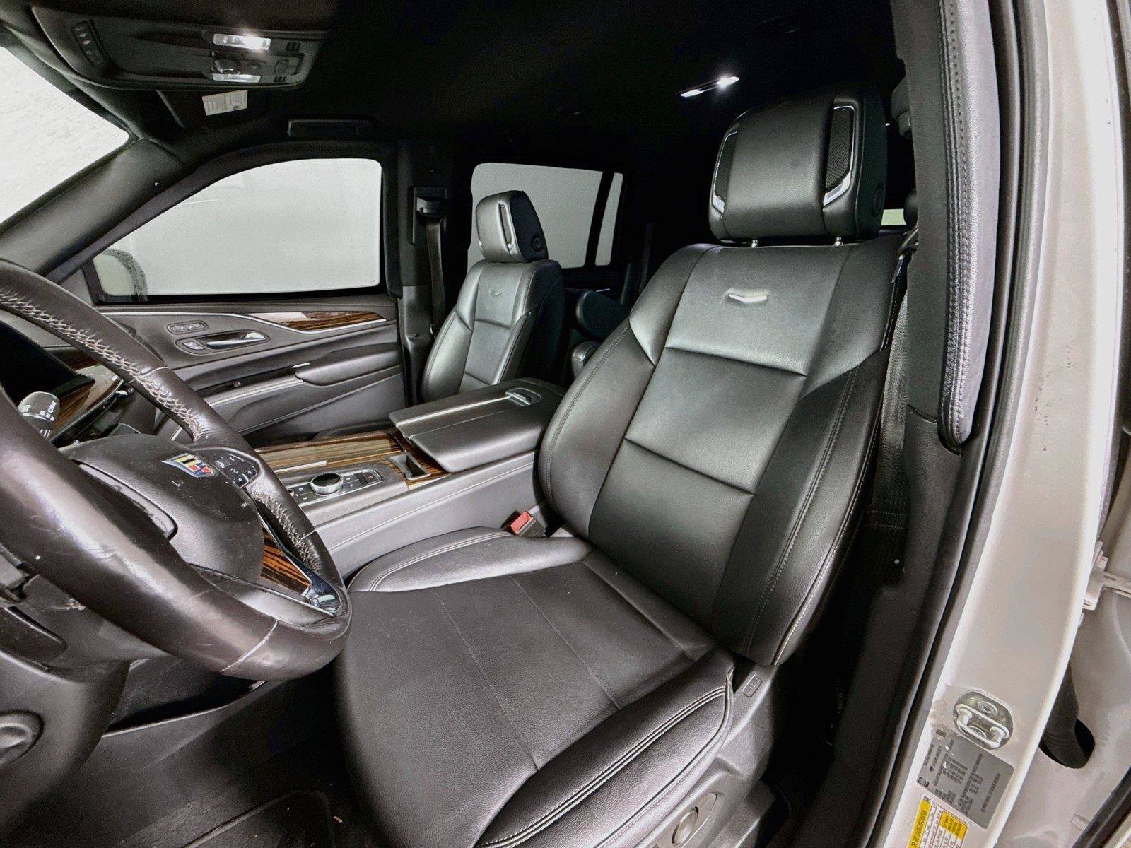 Used 2022 Cadillac Escalade ESV Luxury AWD/4WD image 5