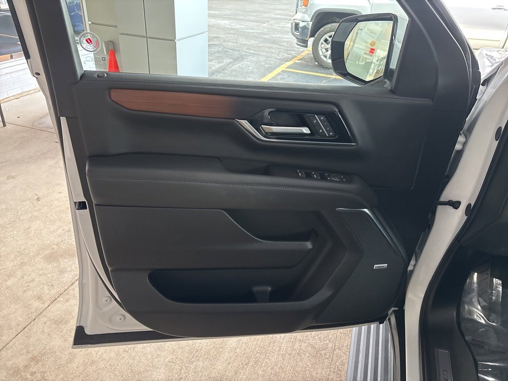 Used 2025 GMC Yukon Denali image 6