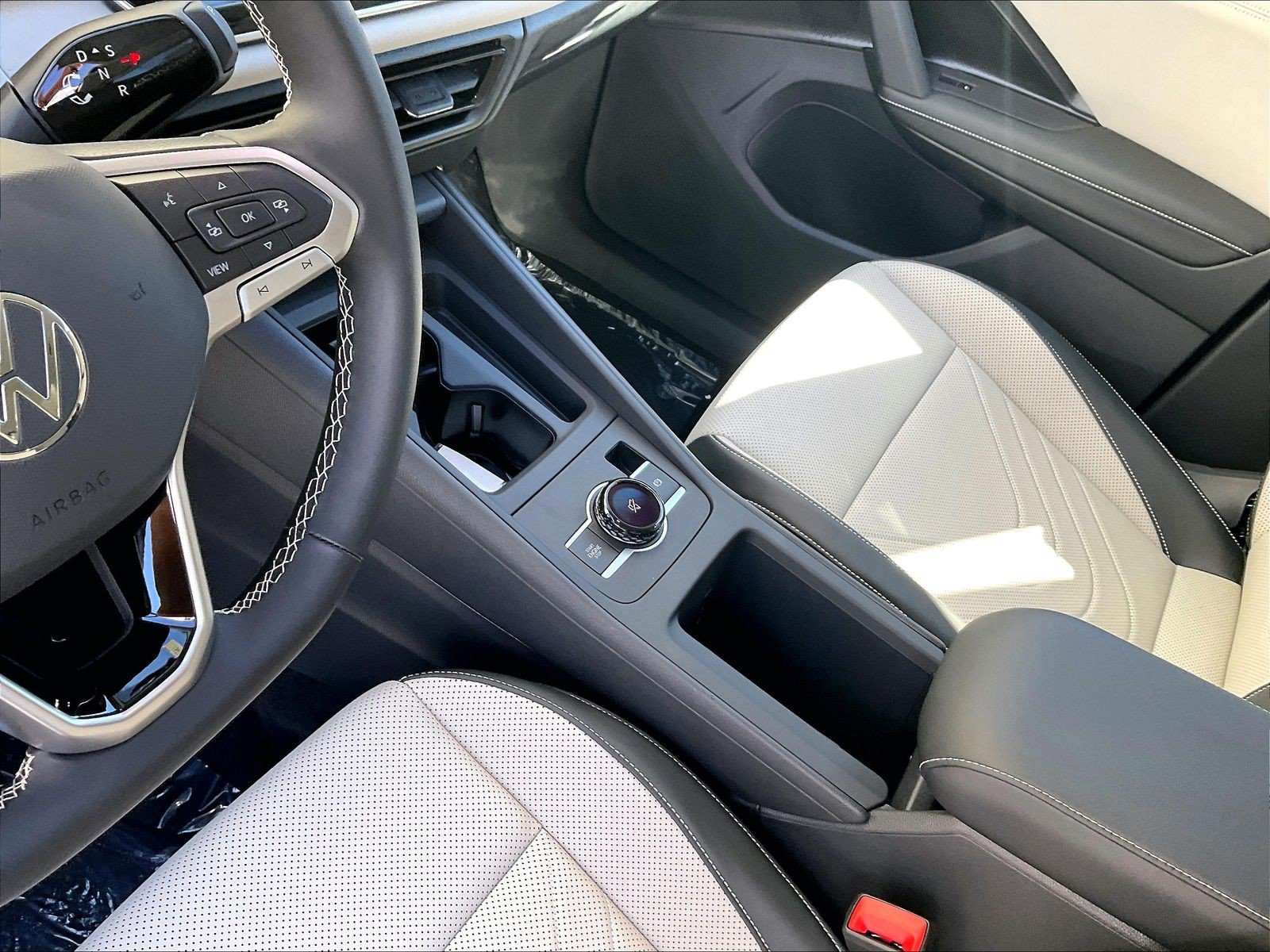 New 2026 Volkswagen Tiguan SE FWD image 7