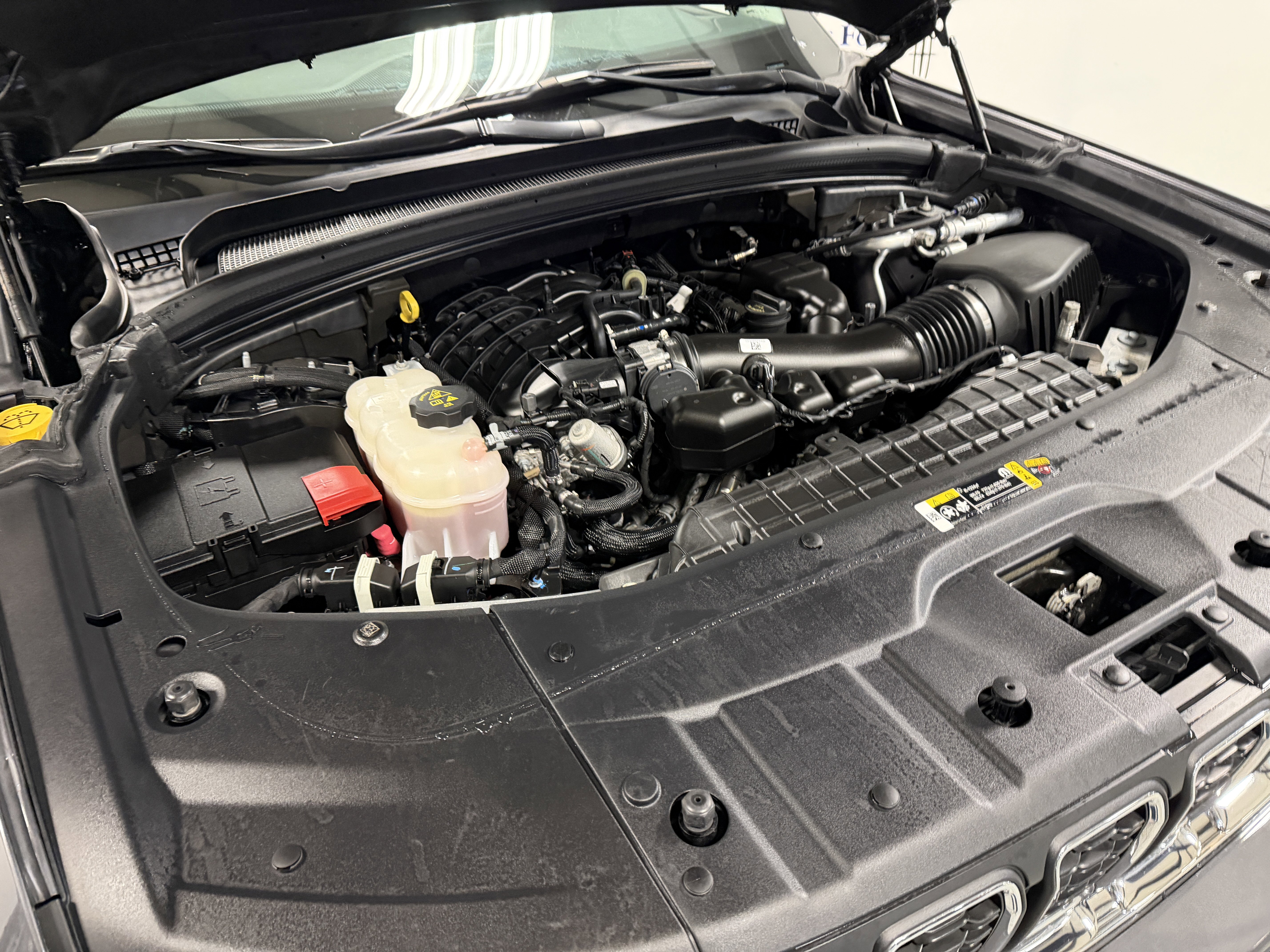 Used 2023 Jeep Grand Cherokee Laredo image 32